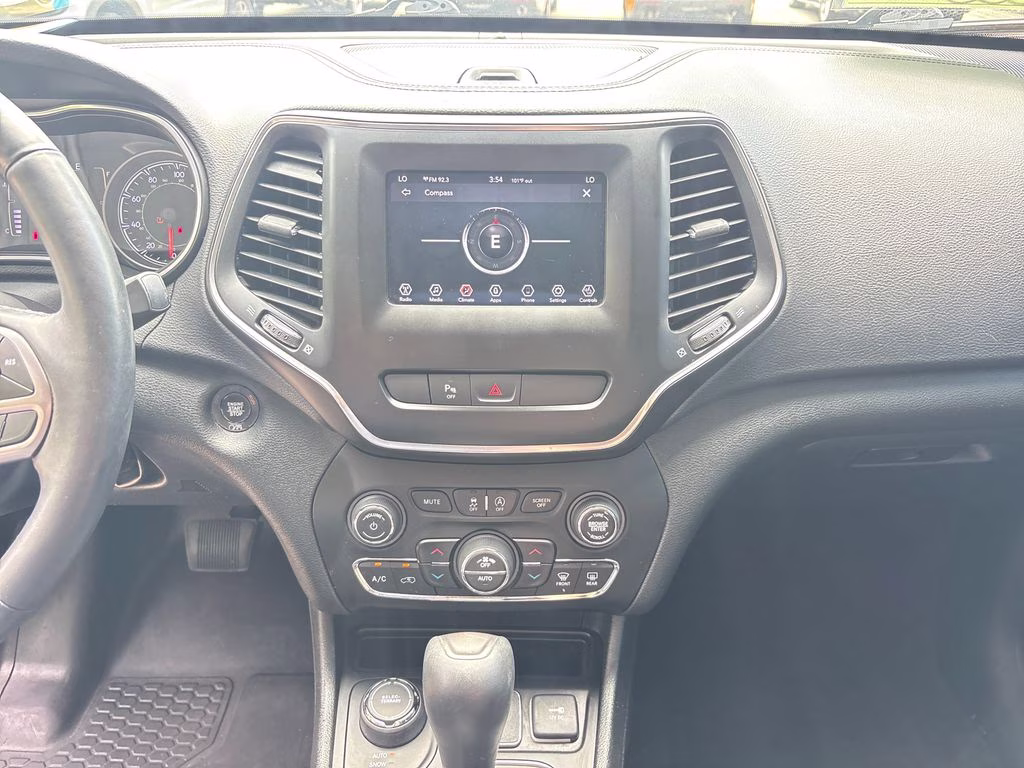 2019 Billet Silver Metallic Clearcoat Jeep Cherokee Latitude Plus 4X4 SUV