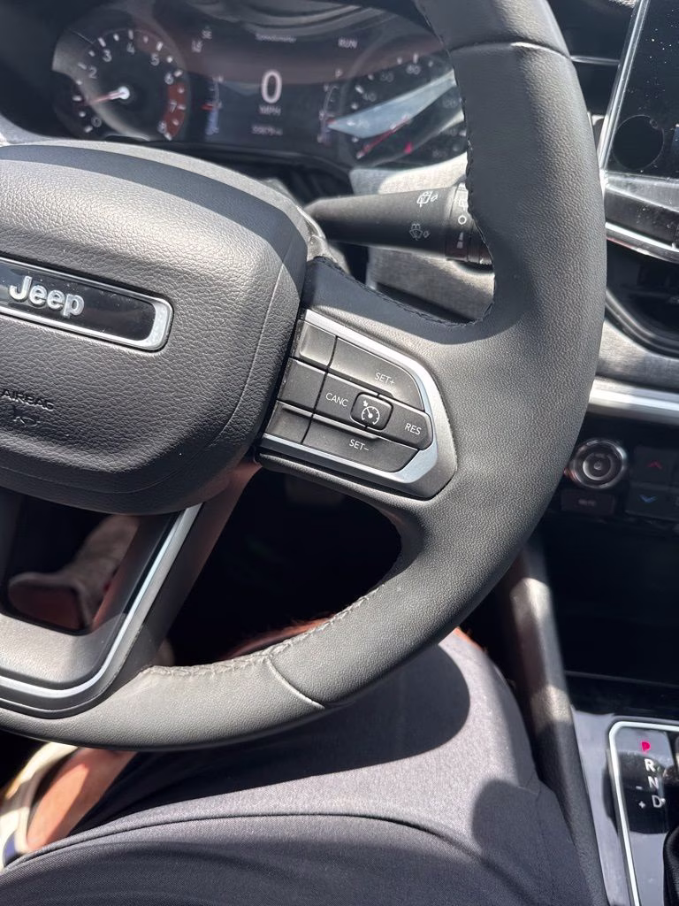 2024 Silver Zynith Metallic Clearcoat Jeep Compass Latitude 4X4 SUV