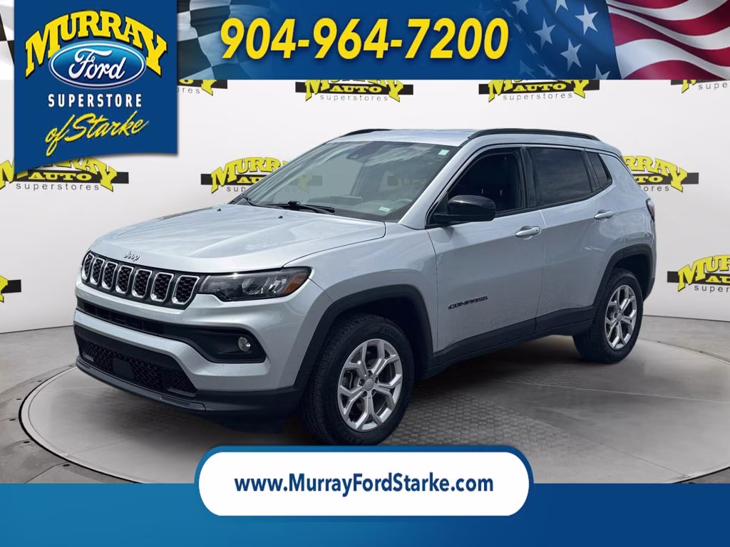 2024 Silver Zynith Metallic Clearcoat Jeep Compass Latitude 4X4 SUV
