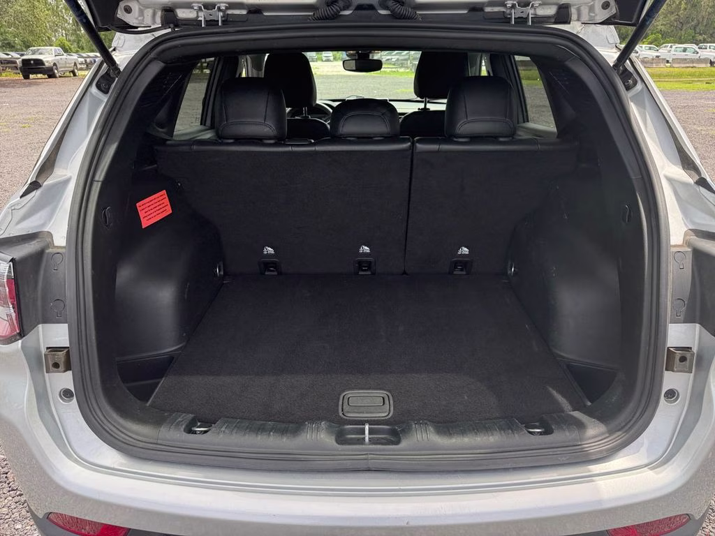 2024 Silver Zynith Metallic Clearcoat Jeep Compass Latitude 4X4 SUV
