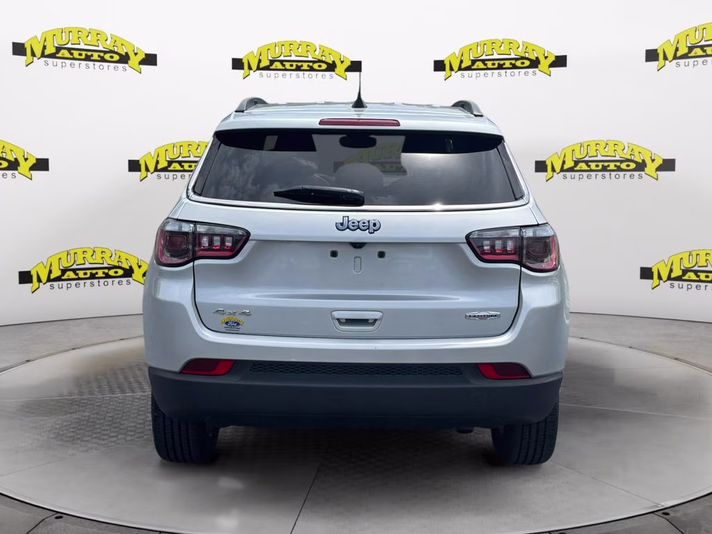 2024 Silver Zynith Metallic Clearcoat Jeep Compass Latitude 4X4 SUV