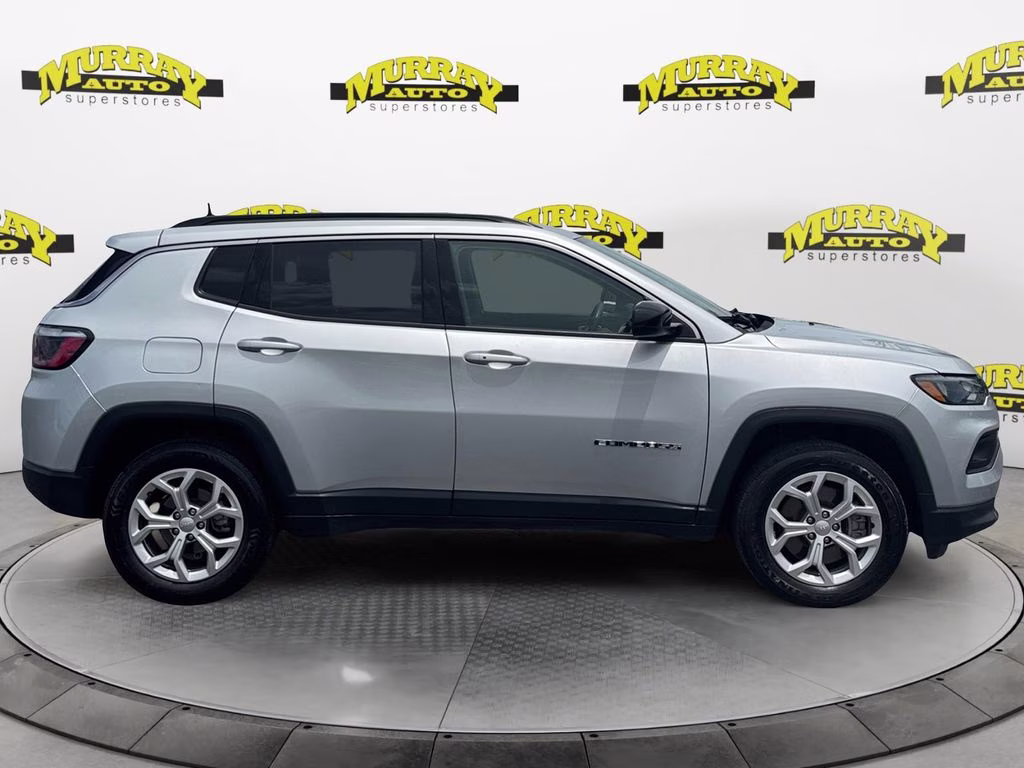 2024 Silver Zynith Metallic Clearcoat Jeep Compass Latitude 4X4 SUV