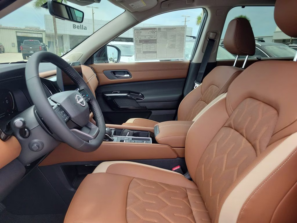 2026 Boulder Gray Pearl Nissan Pathfinder Platinum FWD SUV