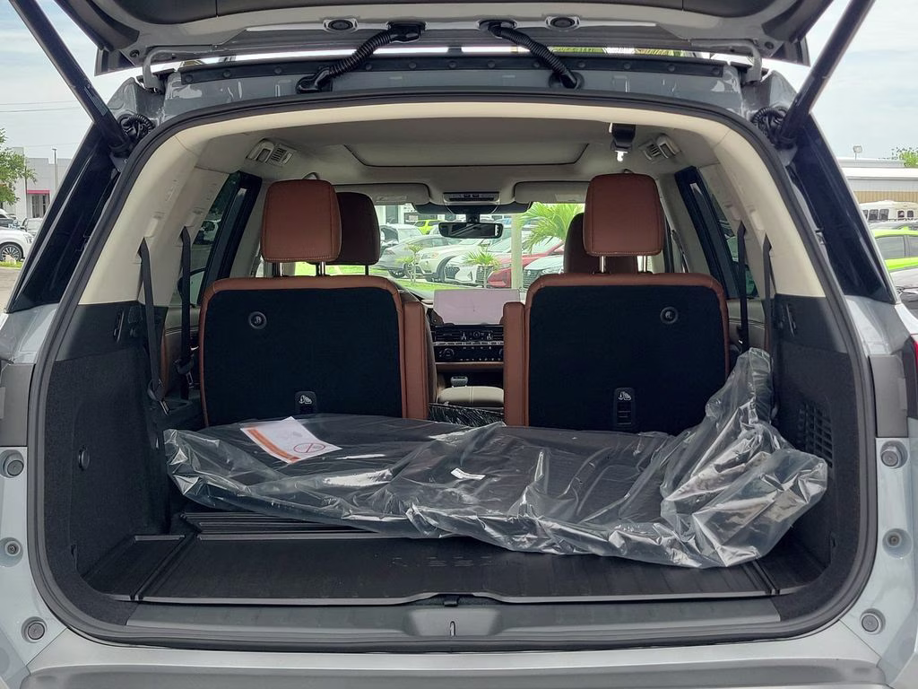 2026 Boulder Gray Pearl Nissan Pathfinder Platinum FWD SUV