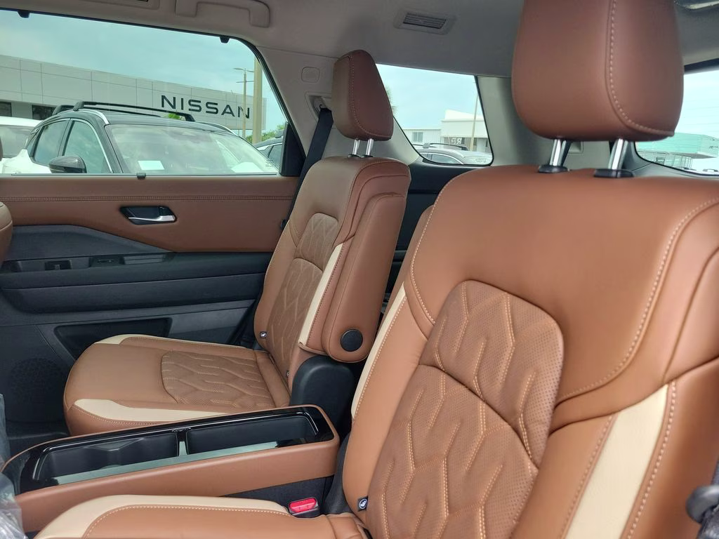 2026 Boulder Gray Pearl Nissan Pathfinder Platinum FWD SUV