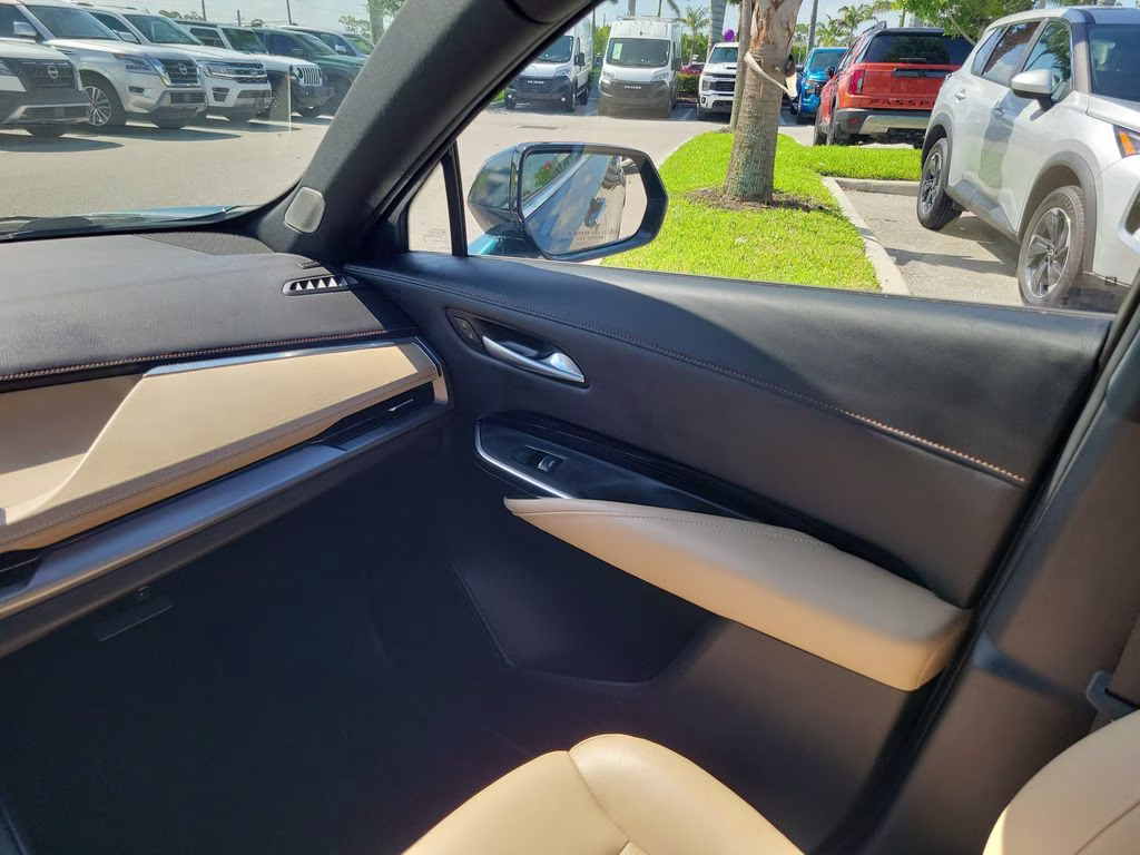 2024 Emerald Lake Metallic Cadillac XT4 Luxury FWD SUV