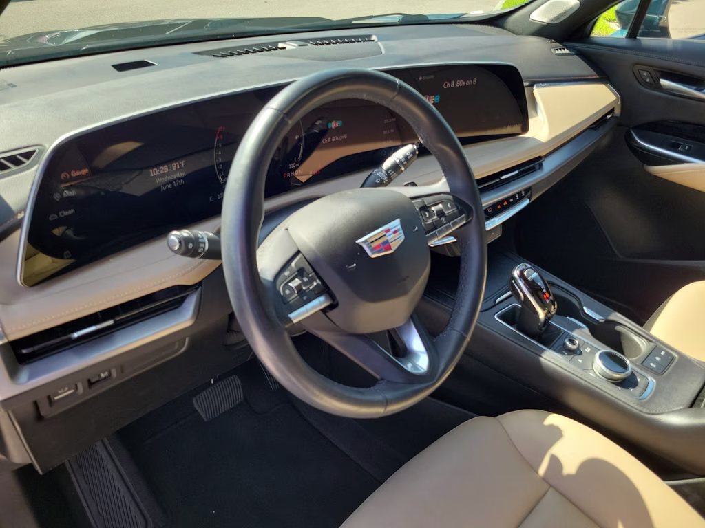 2024 Emerald Lake Metallic Cadillac XT4 Luxury FWD SUV