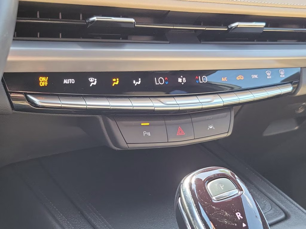 2024 Emerald Lake Metallic Cadillac XT4 Luxury FWD SUV