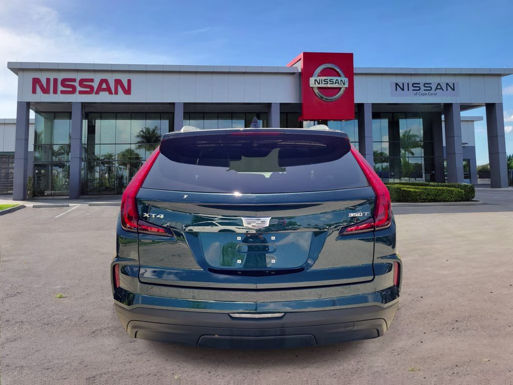 2024 Emerald Lake Metallic Cadillac XT4 Luxury FWD SUV