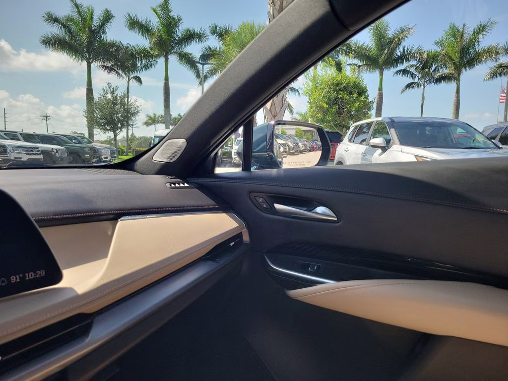 2024 Emerald Lake Metallic Cadillac XT4 Luxury FWD SUV