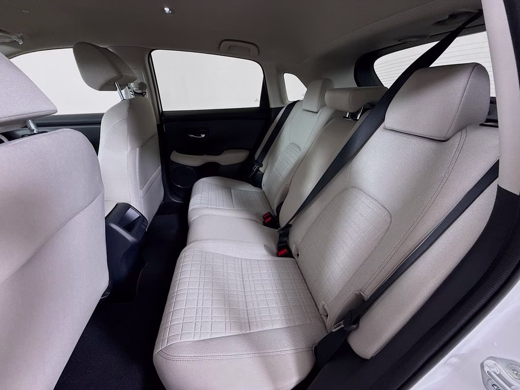 2027 Platinum White Pearl Honda HR-V LX FWD SUV