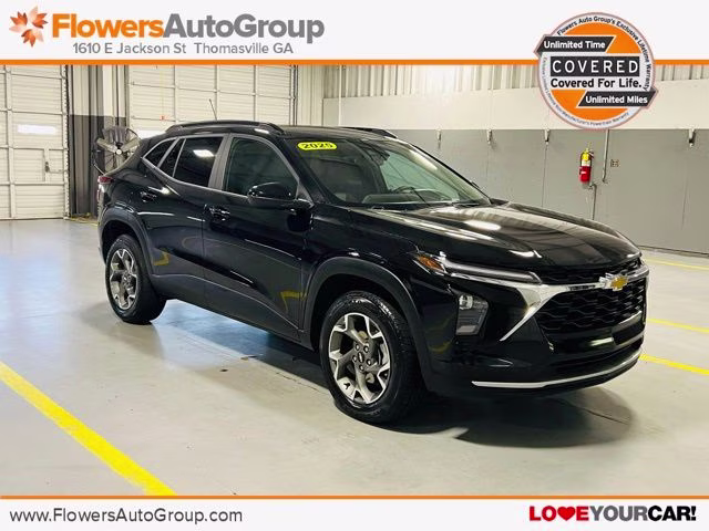 2025 Mosaic Black Metallic Chevrolet Trax LT SUV