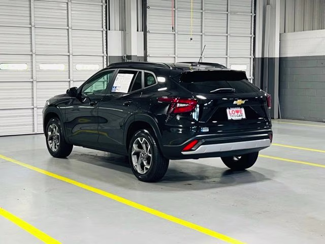 2025 Mosaic Black Metallic Chevrolet Trax LT FWD SUV