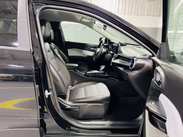 2025 Mosaic Black Metallic Chevrolet Trax LT FWD SUV