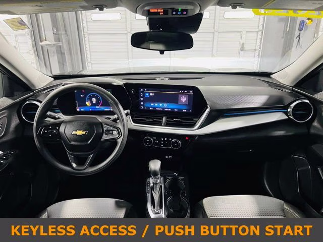 2025 Mosaic Black Metallic Chevrolet Trax LT FWD SUV