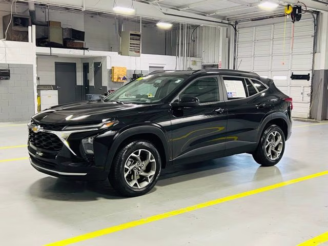 2025 Mosaic Black Metallic Chevrolet Trax LT FWD SUV