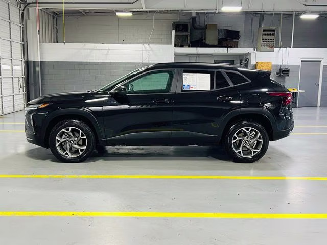 2025 Mosaic Black Metallic Chevrolet Trax LT FWD SUV