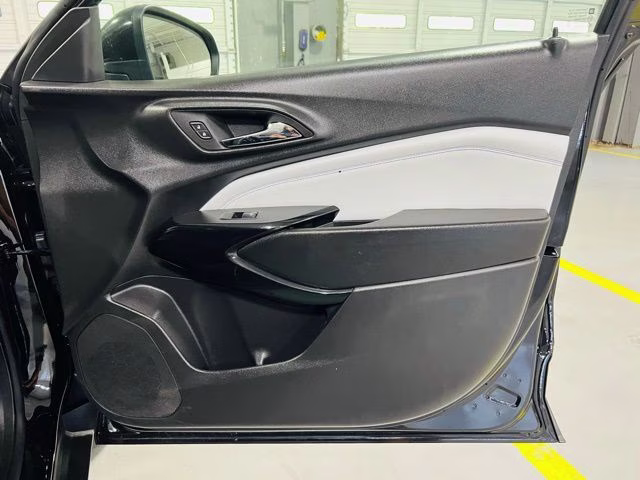 2025 Mosaic Black Metallic Chevrolet Trax LT FWD SUV
