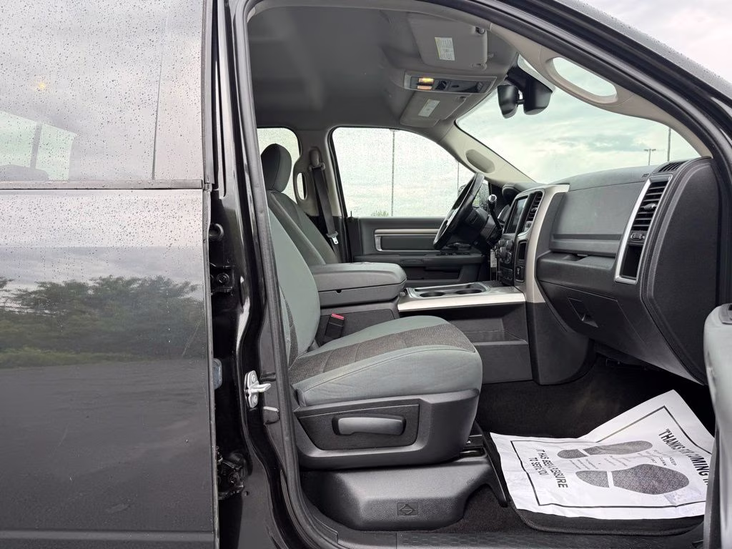 2017 Brilliant Black Crystal Pearlcoat Ram 3500 Big Horn 4X4 Truck