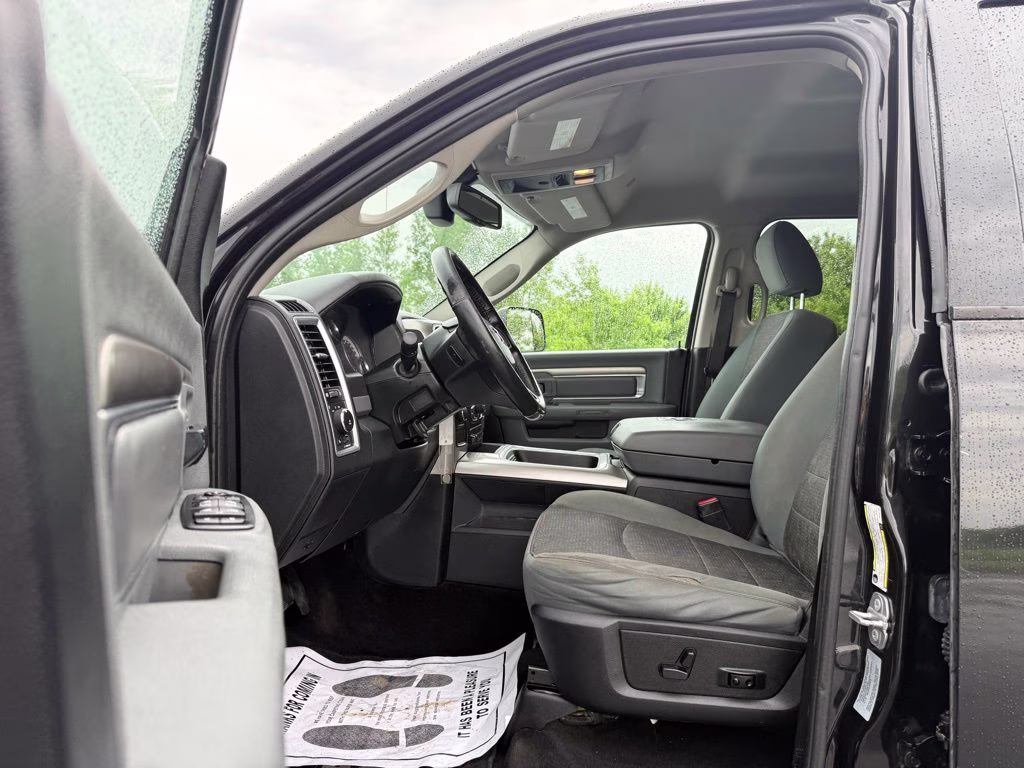 2017 Brilliant Black Crystal Pearlcoat Ram 3500 Big Horn 4X4 Truck