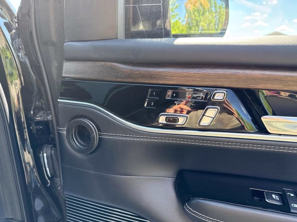 2022 Diamond Black Crystal Pearlcoat Jeep Grand Wagoneer Series II 4X4 SUV