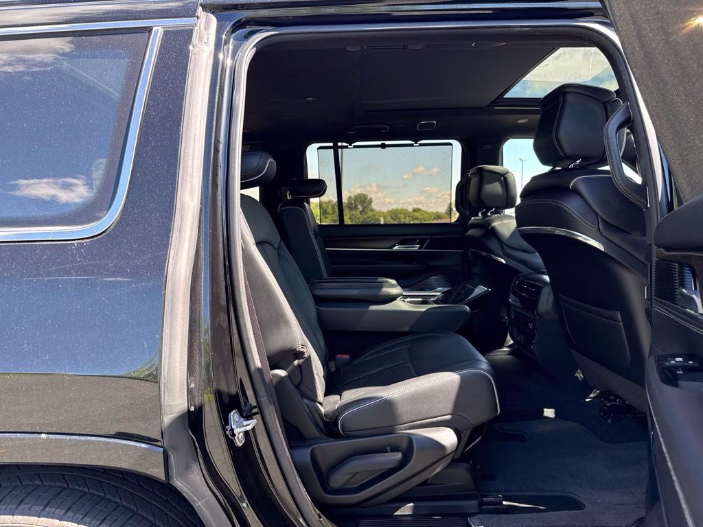 2022 Diamond Black Crystal Pearlcoat Jeep Grand Wagoneer Series II 4X4 SUV