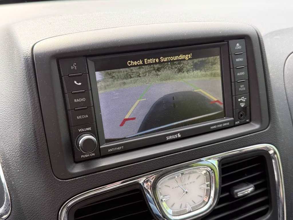 2015 Brilliant Black Crystal Pearlcoat Chrysler Town & Country Touring FWD Van