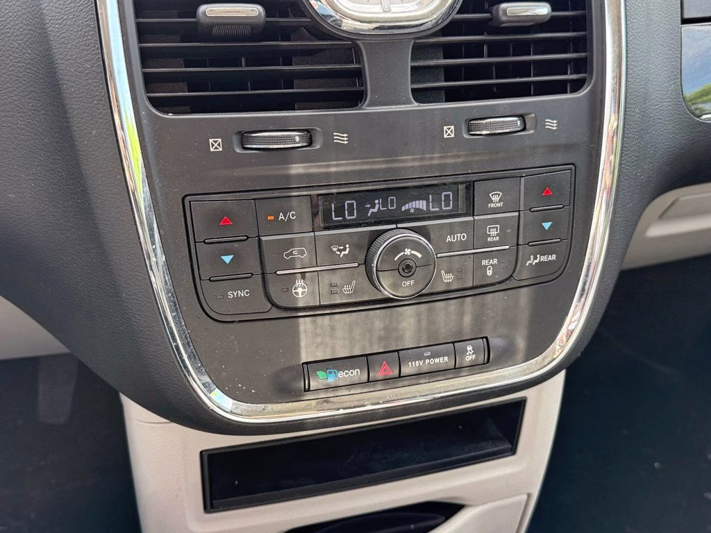 2015 Brilliant Black Crystal Pearlcoat Chrysler Town & Country Touring FWD Van