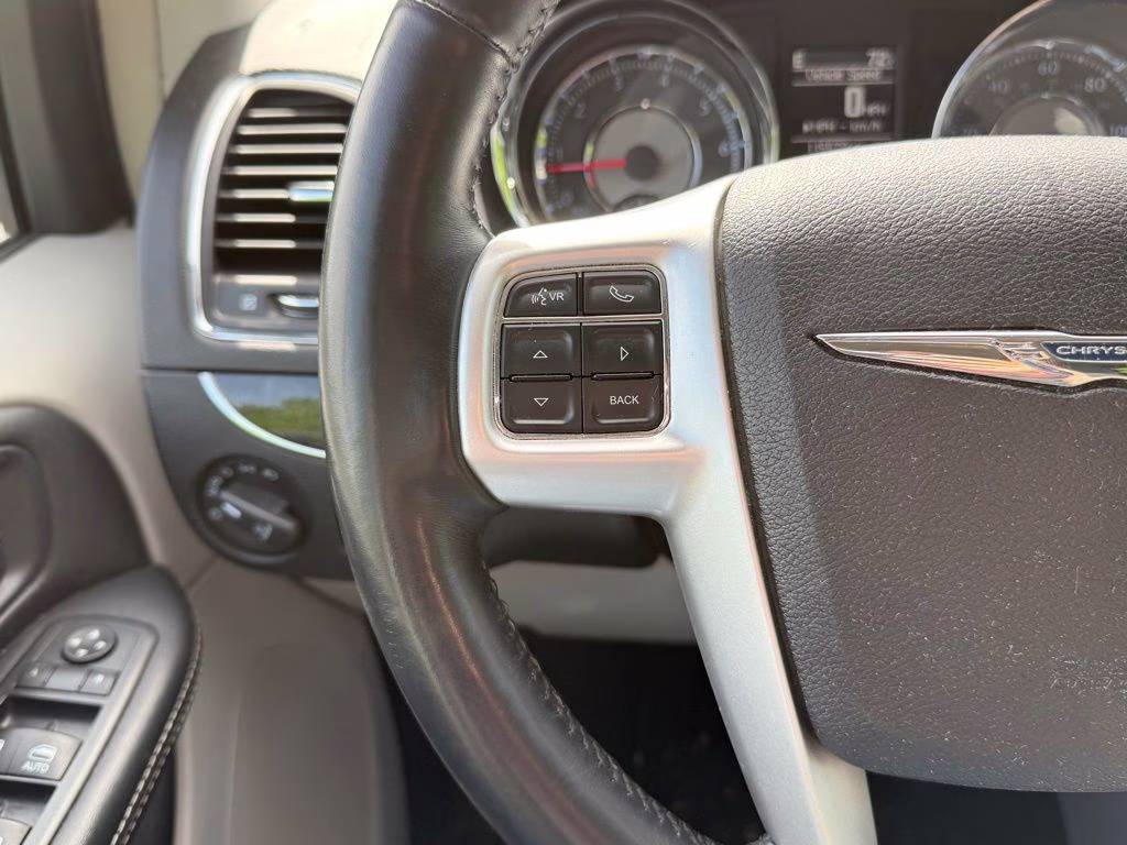 2015 Brilliant Black Crystal Pearlcoat Chrysler Town & Country Touring FWD Van