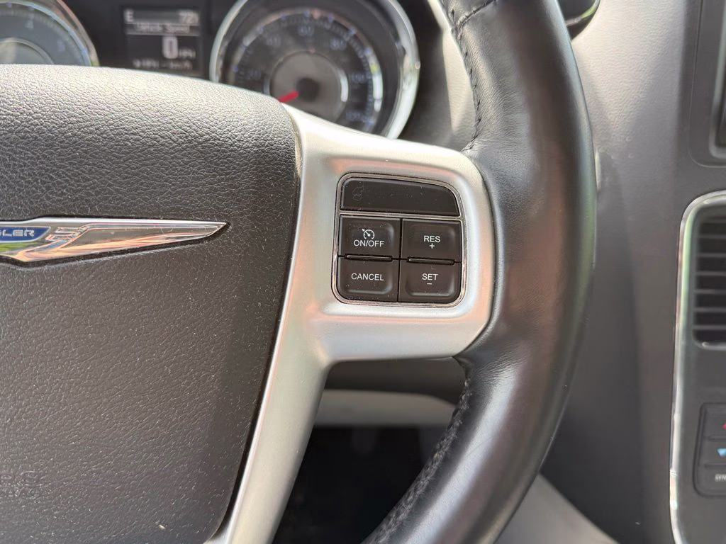 2015 Brilliant Black Crystal Pearlcoat Chrysler Town & Country Touring FWD Van