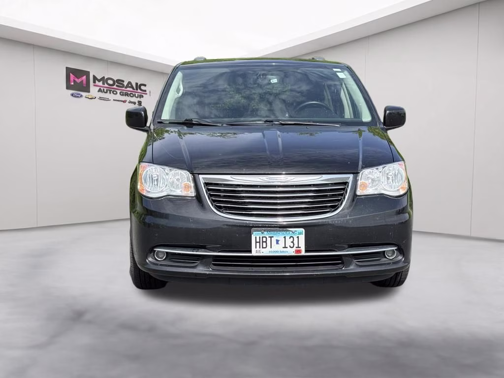 2015 Brilliant Black Crystal Pearlcoat Chrysler Town & Country Touring FWD Van