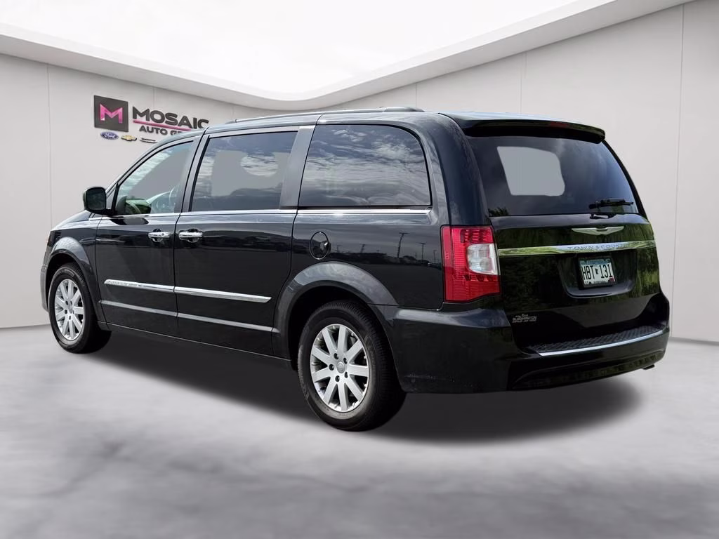 2015 Brilliant Black Crystal Pearlcoat Chrysler Town & Country Touring FWD Van