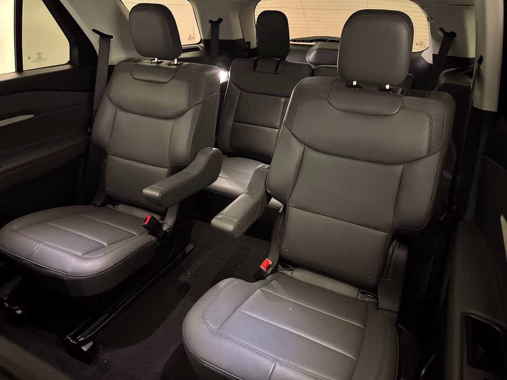 2026 Space White Metallic Ford Explorer Active RWD SUV