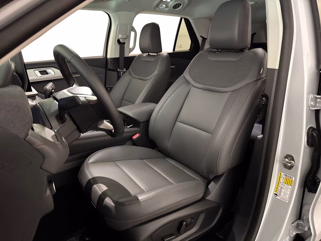 2026 Space White Metallic Ford Explorer Active RWD SUV