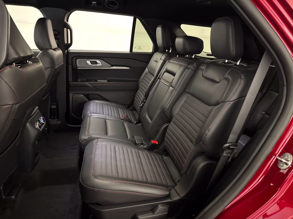 2026 Rapid Red Metallic Tinted Clearcoat Ford Explorer ST-Line RWD SUV