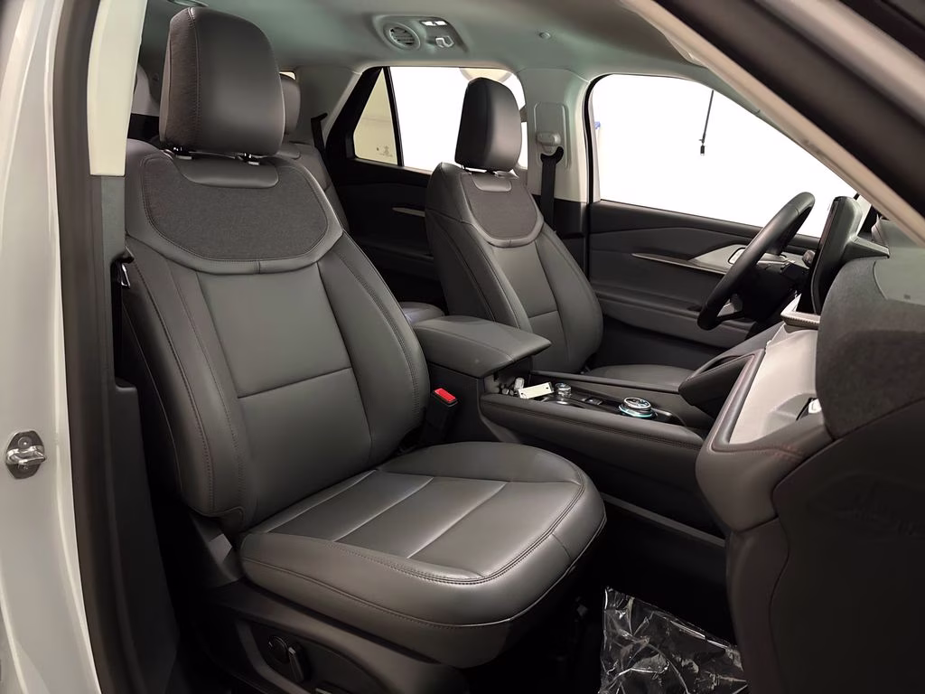 2026 Space White Metallic Ford Explorer Active RWD SUV