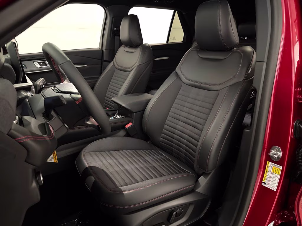2026 Rapid Red Metallic Tinted Clearcoat Ford Explorer ST-Line RWD SUV