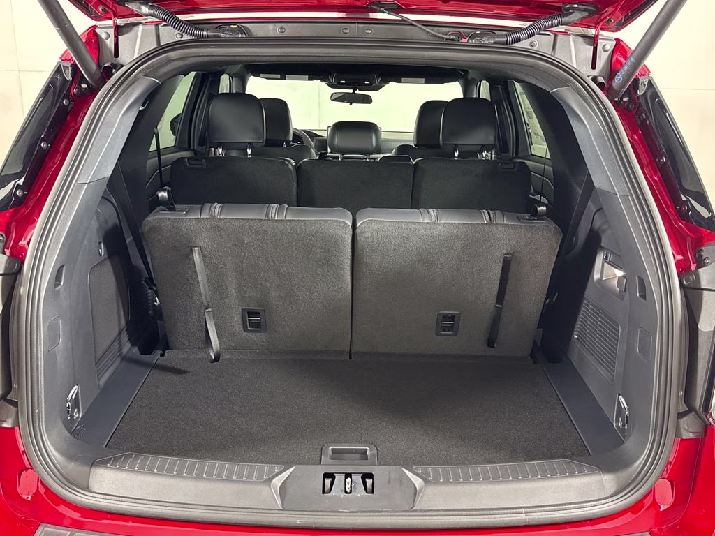 2026 Rapid Red Metallic Tinted Clearcoat Ford Explorer ST-Line RWD SUV