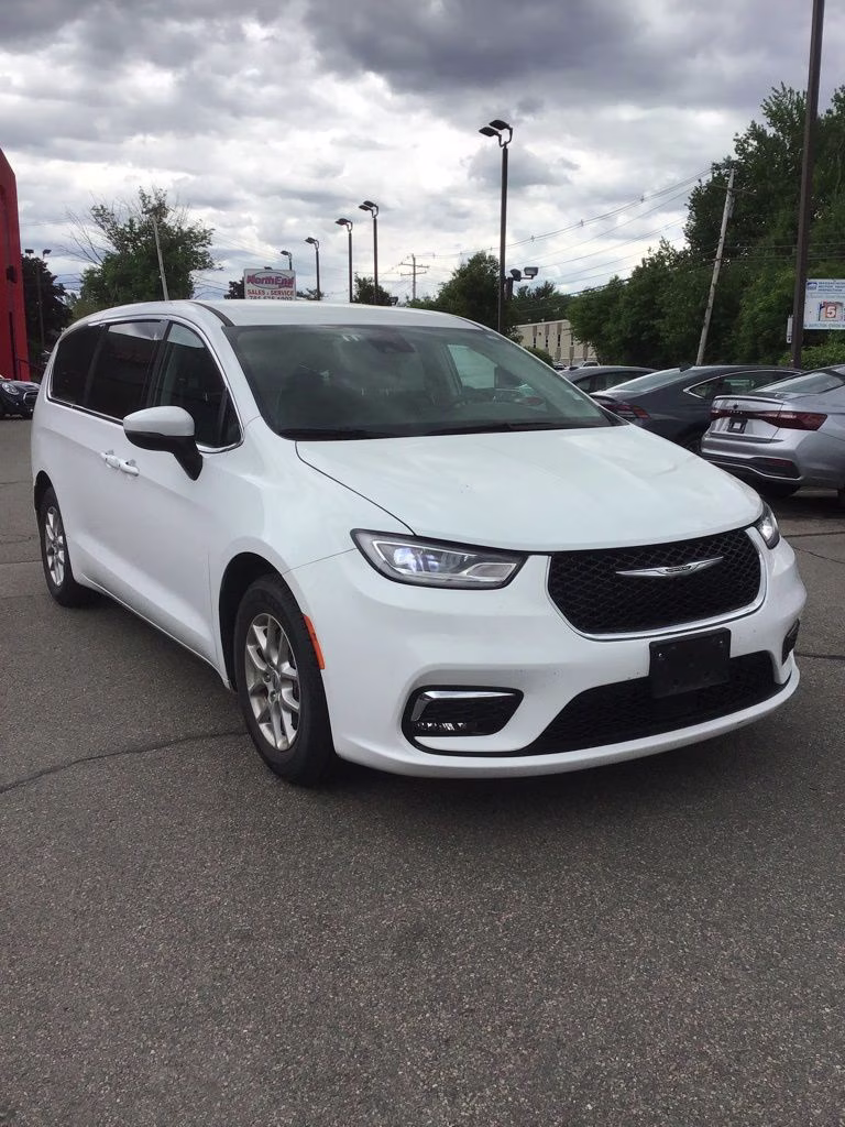 2023 Bright White Clearcoat Chrysler Pacifica Touring L FWD Van