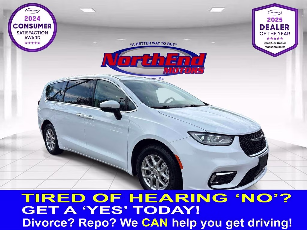 2023 Bright White Clearcoat Chrysler Pacifica Touring L FWD Van