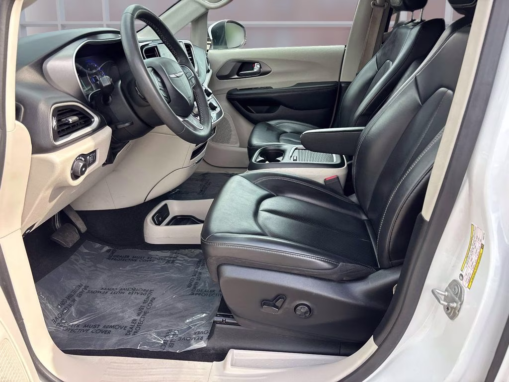 2023 Bright White Clearcoat Chrysler Pacifica Touring L FWD Van