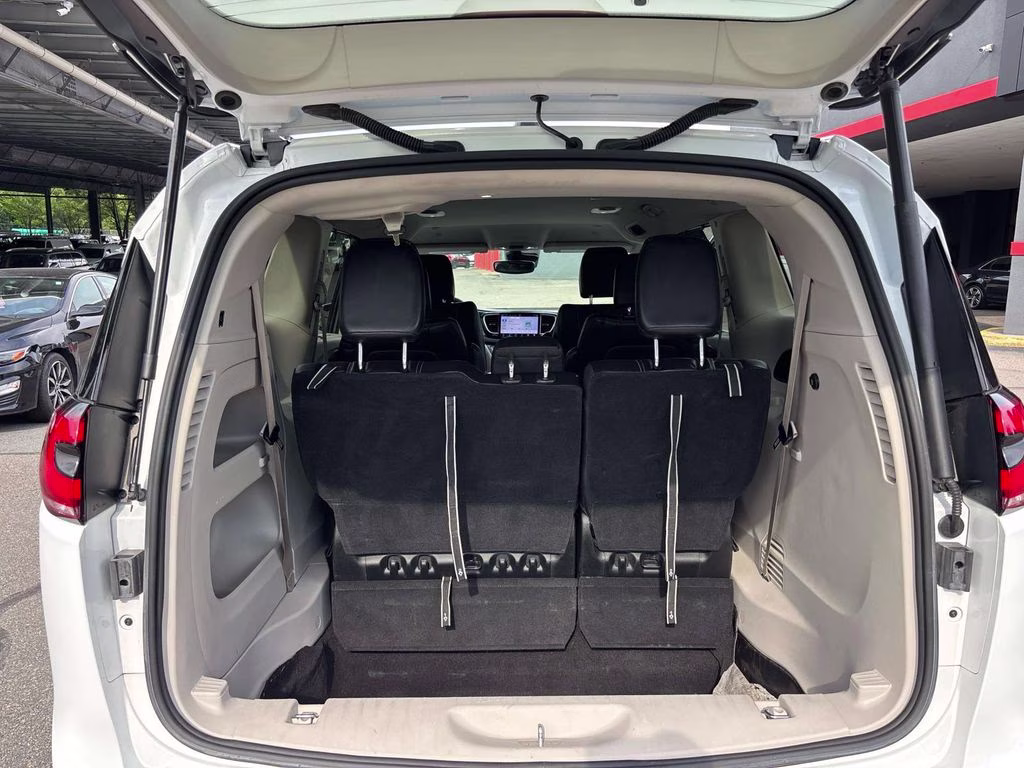 2023 Bright White Clearcoat Chrysler Pacifica Touring L FWD Van