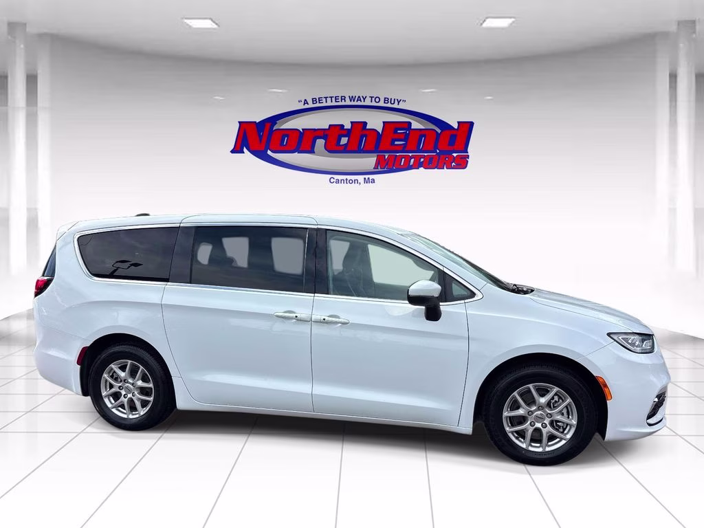 2023 Bright White Clearcoat Chrysler Pacifica Touring L FWD Van
