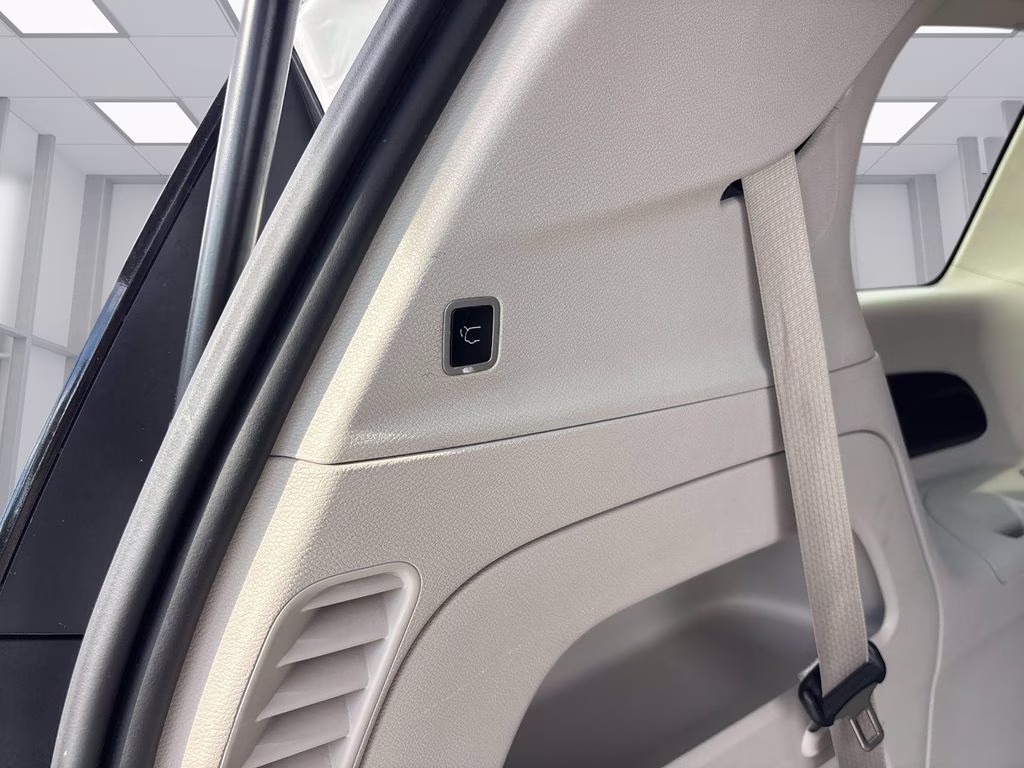 2023 Bright White Clearcoat Chrysler Pacifica Touring L FWD Van