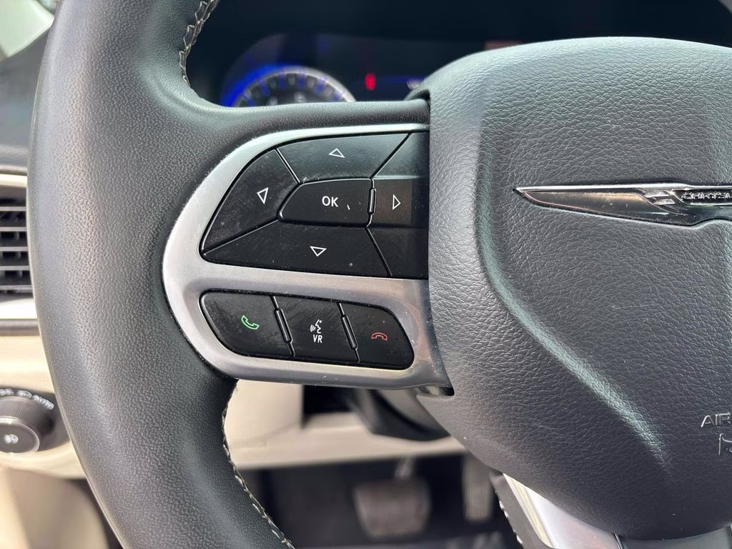 2023 Bright White Clearcoat Chrysler Pacifica Touring L FWD Van