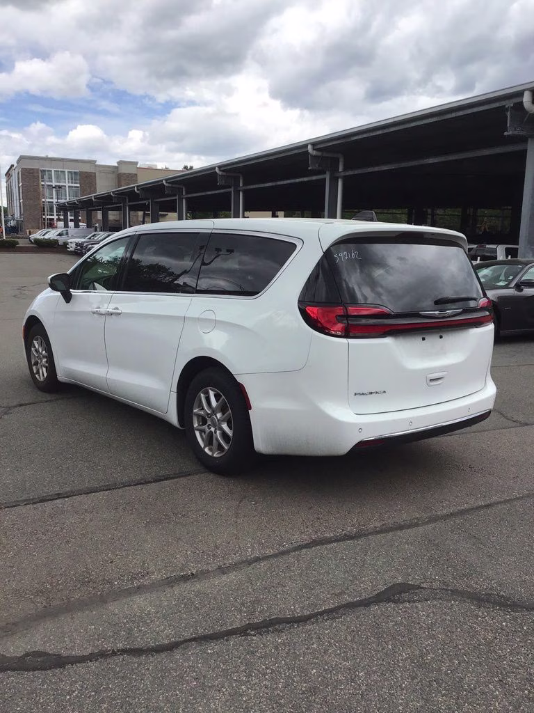 2023 Bright White Clearcoat Chrysler Pacifica Touring L FWD Van