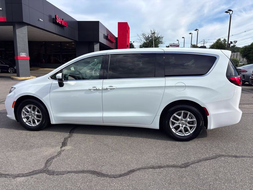 2023 Bright White Clearcoat Chrysler Pacifica Touring L FWD Van