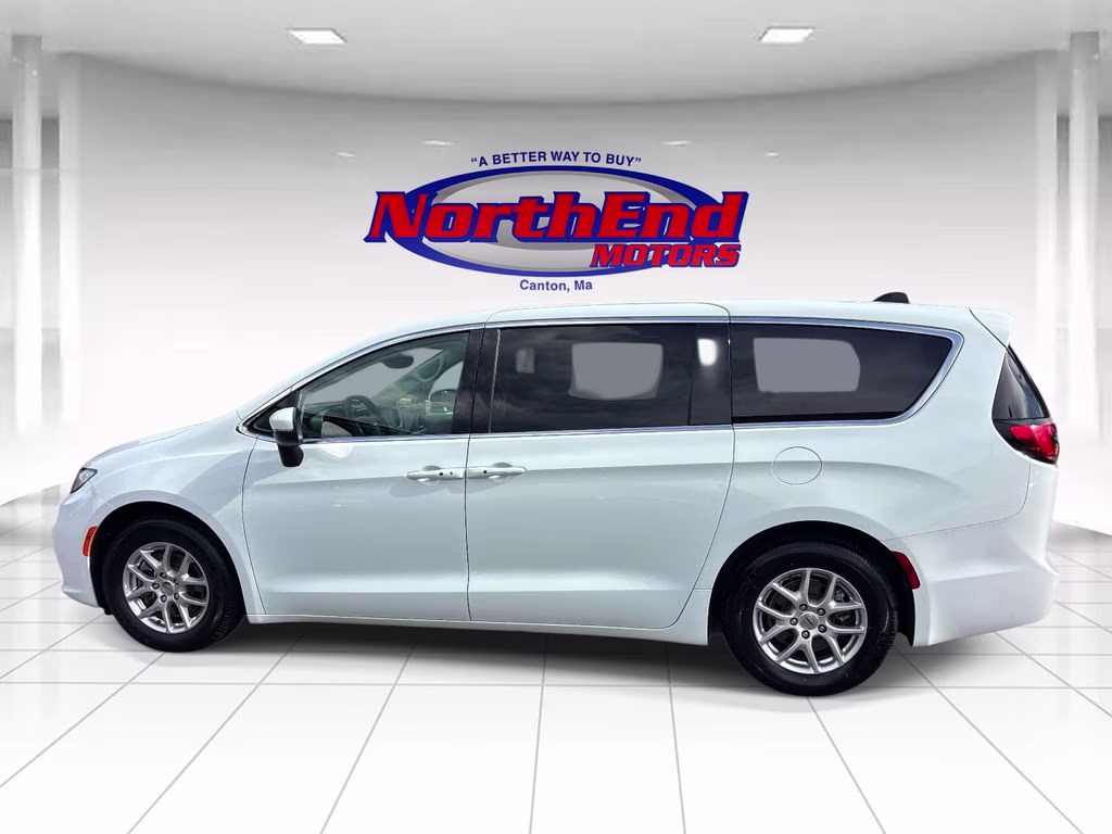 2023 Bright White Clearcoat Chrysler Pacifica Touring L FWD Van