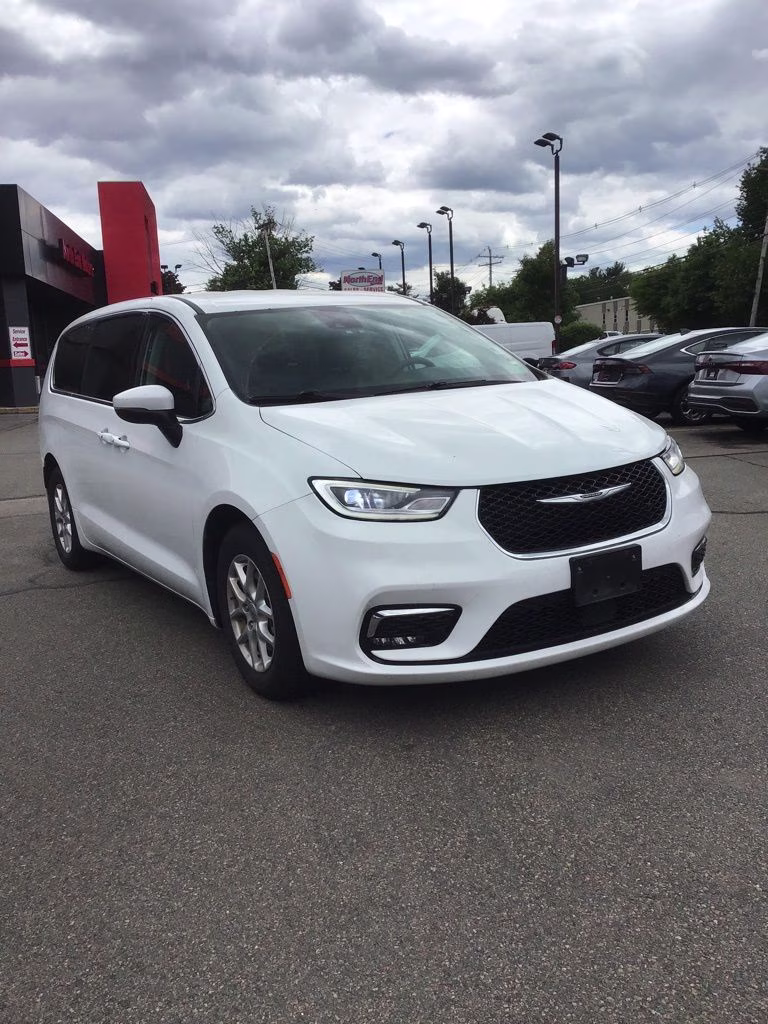 2023 Bright White Clearcoat Chrysler Pacifica Touring L FWD Van