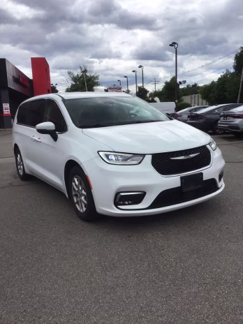 2023 Bright White Clearcoat Chrysler Pacifica Touring L FWD Van